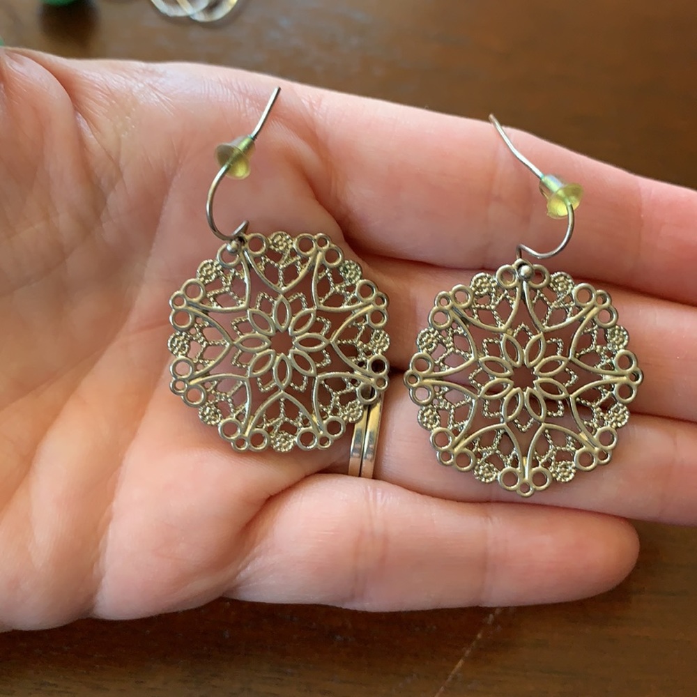 Silver dangle earrings - Picture 2 of 2